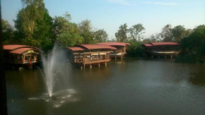 Гостиница Momchailai River Retreat  Накхонпатхом